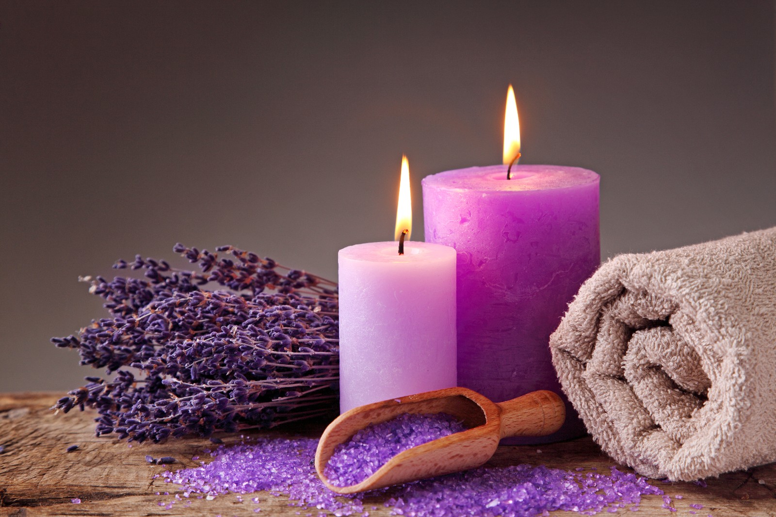 Hot Candle Delight Pedicure (30 min massage)