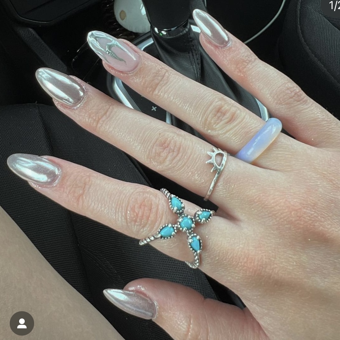 Silver Chrome Nails Set with Chrome Gel Design