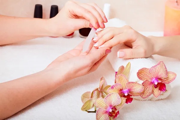 MANICURE